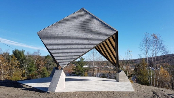 Gazebo en bardeaux de bois